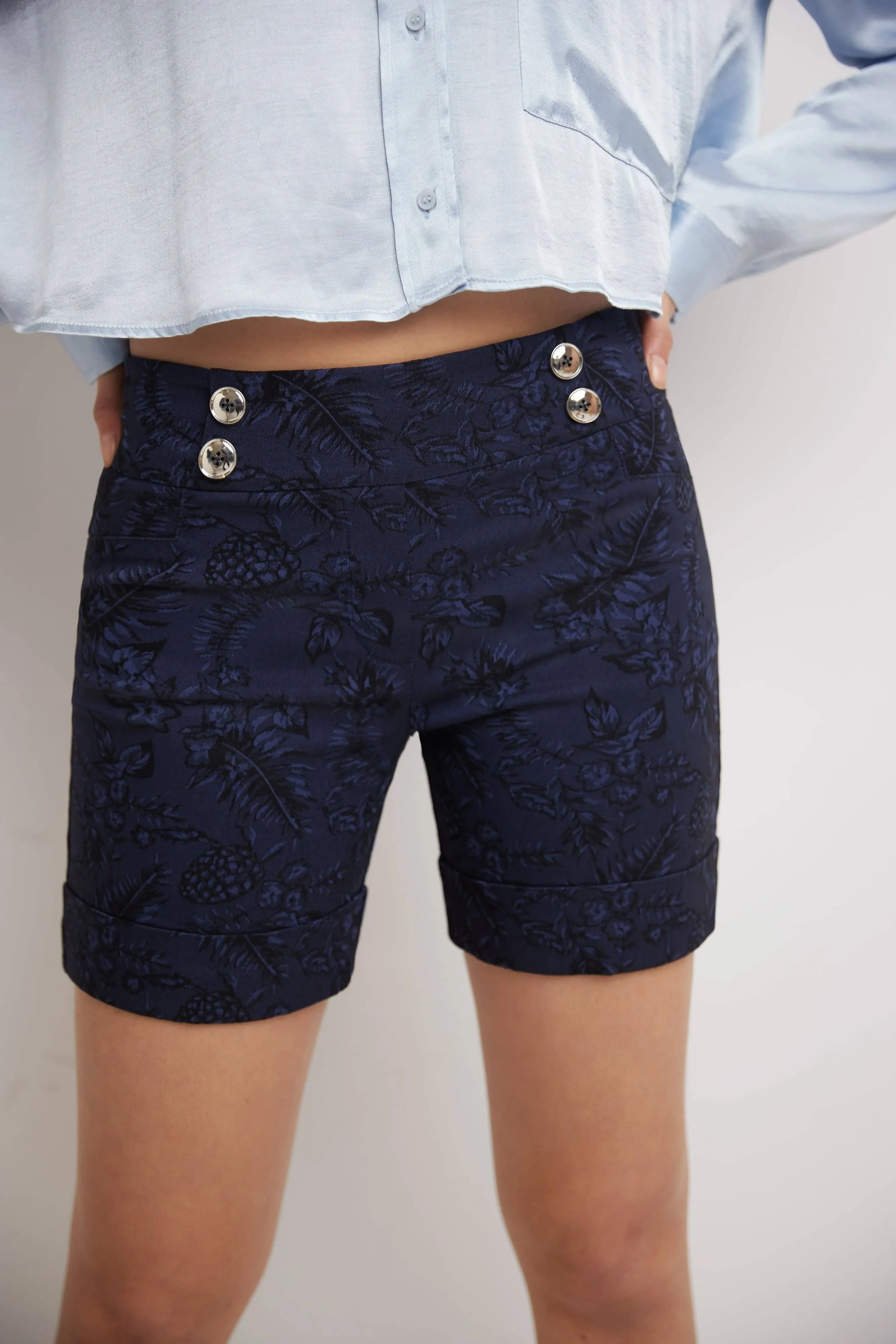 Classic 6” shorts with cuffed button detail