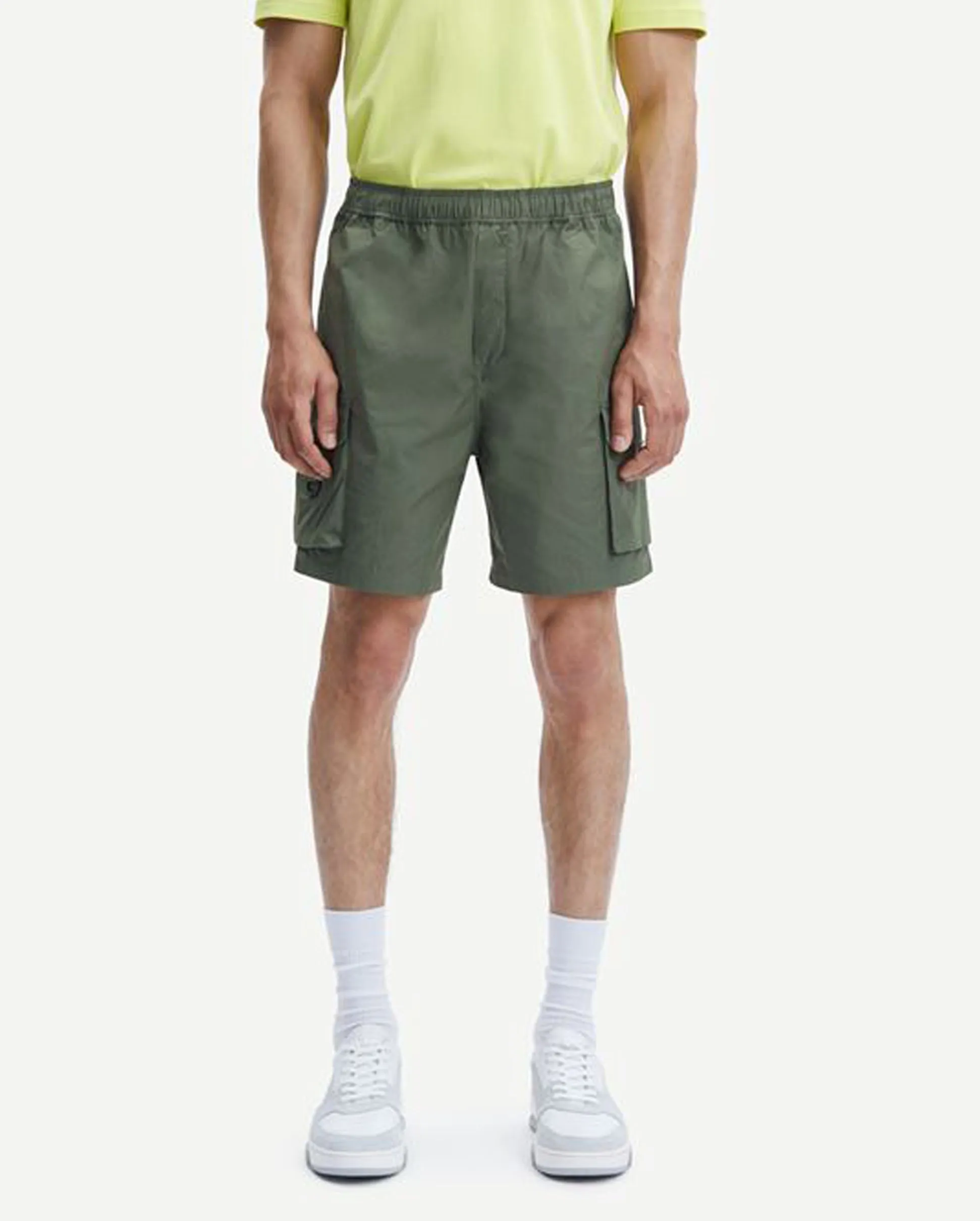 JABARI CARGO SHORTS / BEETLE