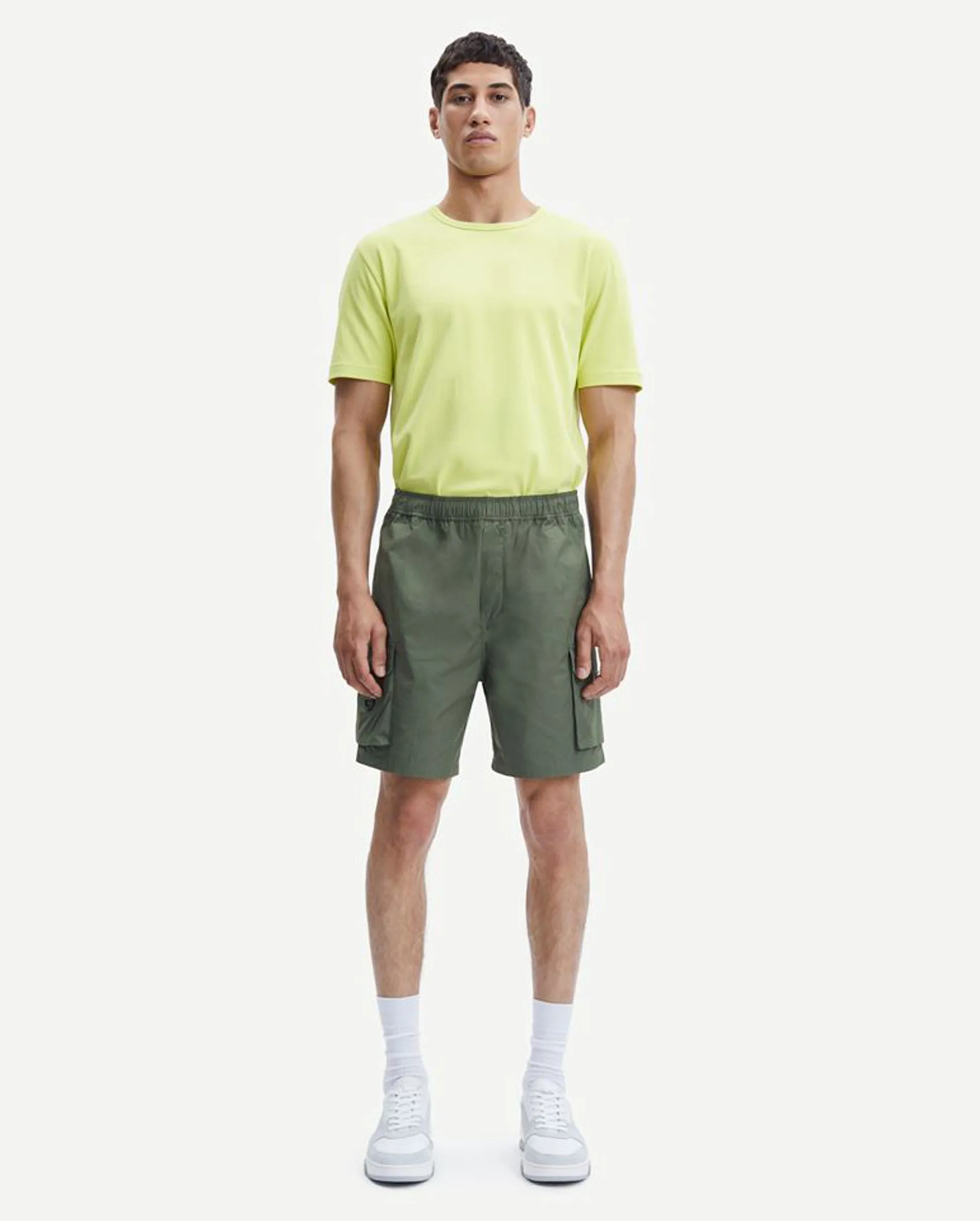 JABARI CARGO SHORTS / BEETLE