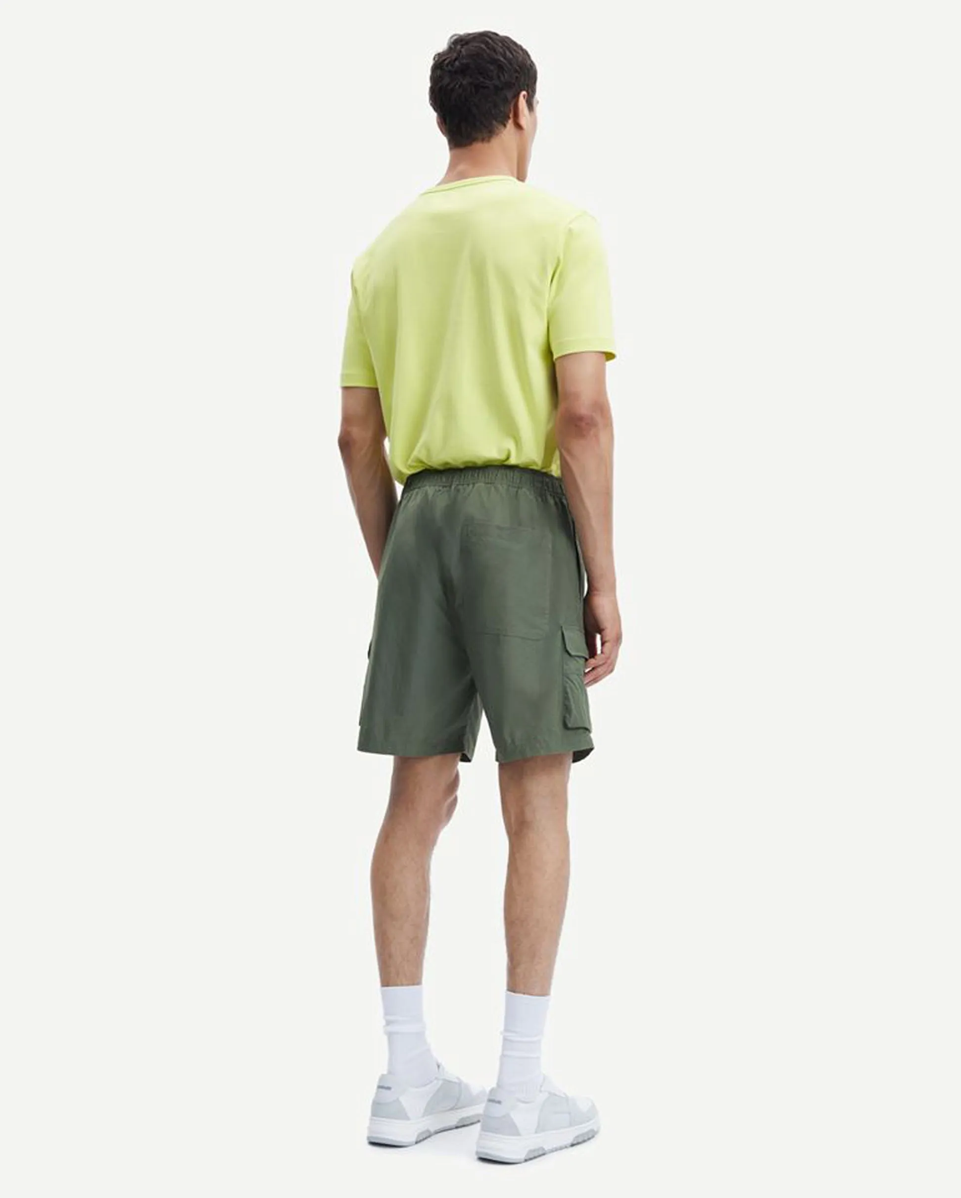 JABARI CARGO SHORTS / BEETLE